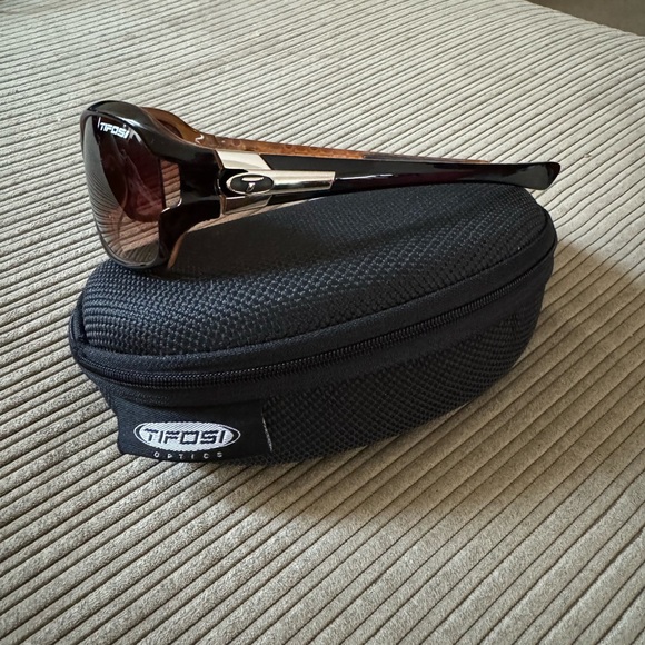 Tifosi DEA brown frame with 2 additional sets of lens - Picture 5 of 5